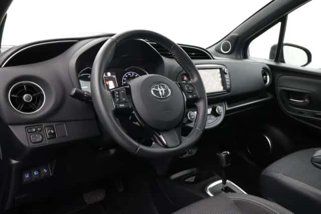 Toyota Yaris (2018) thumbnail 2