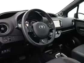 Toyota Yaris (2018) thumbnail 2
