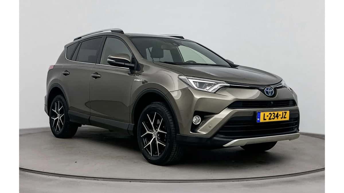 Toyota RAV4 (2016) — foto 1