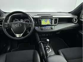Toyota RAV4 (2016) thumbnail 2