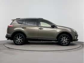 Toyota RAV4 (2016) thumbnail 16