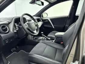 Toyota RAV4 (2016) thumbnail 17