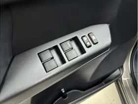 Toyota RAV4 (2016) thumbnail 18