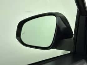 Toyota RAV4 (2016) thumbnail 5