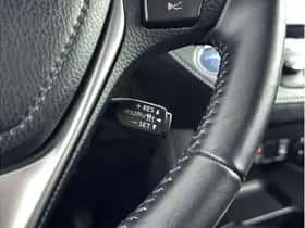 Toyota RAV4 (2016) thumbnail 9