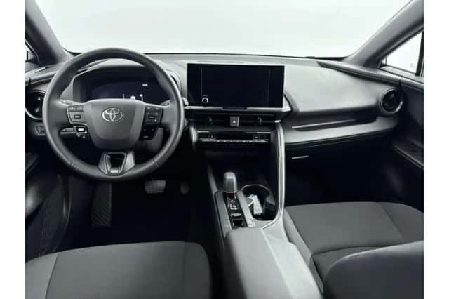 Toyota C-HR (2024) thumbnail 2