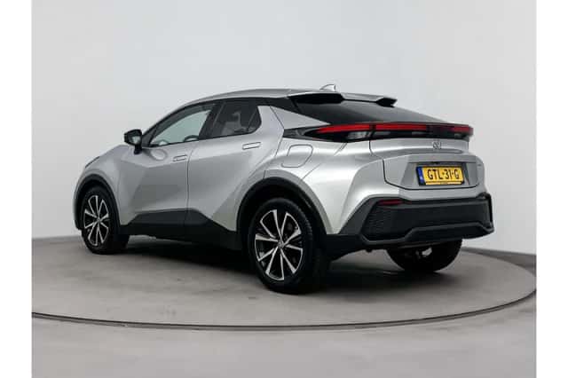 Toyota C-HR (2024) thumbnail 4