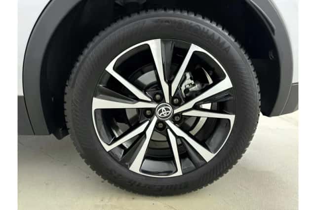 Toyota C-HR (2024) thumbnail 6