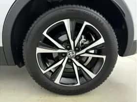 Toyota C-HR (2024) thumbnail 6