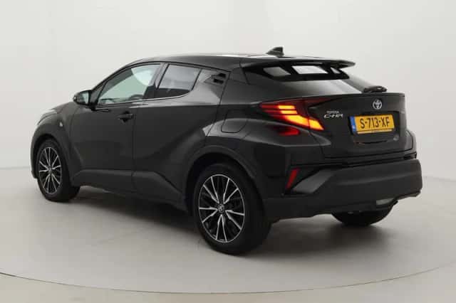 Toyota C-HR (2023) thumbnail 4