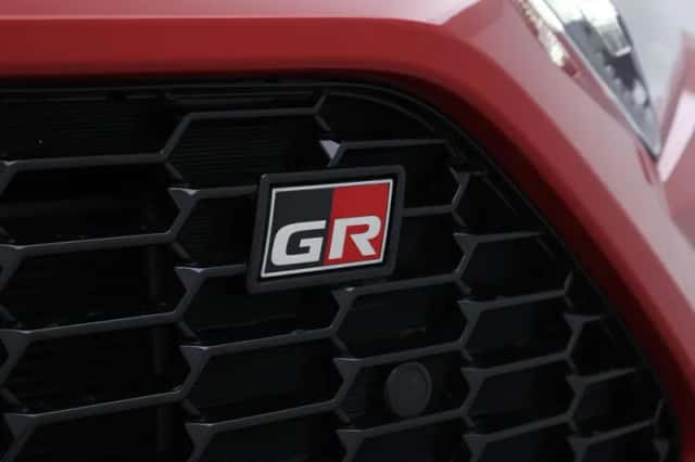 Toyota RAV4 (2024) thumbnail 5
