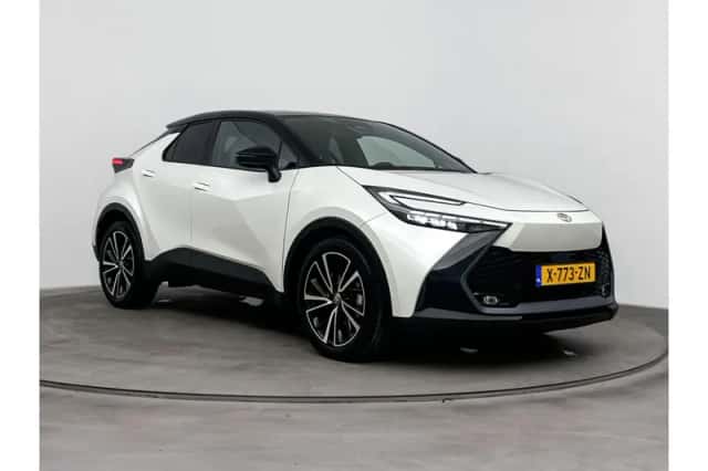 Toyota C-HR (2024) thumbnail 1