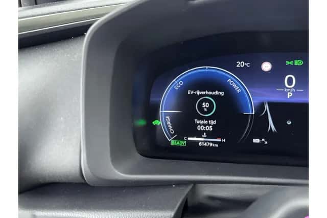 Toyota C-HR (2024) thumbnail 3