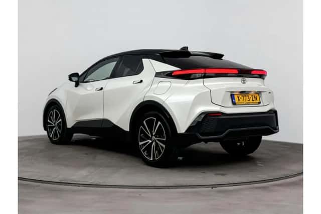 Toyota C-HR (2024) thumbnail 4