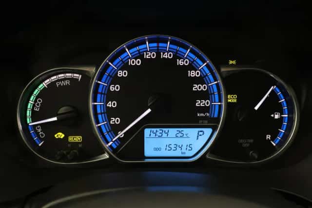 Toyota Yaris (2015) thumbnail 3
