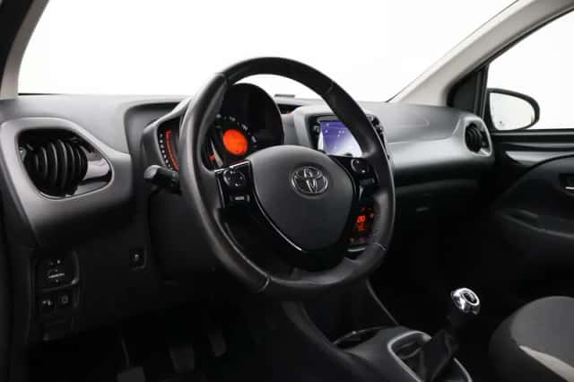Toyota Aygo (2021) thumbnail 2