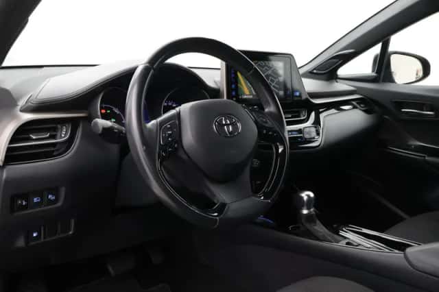 Toyota C-HR (2019) thumbnail 2