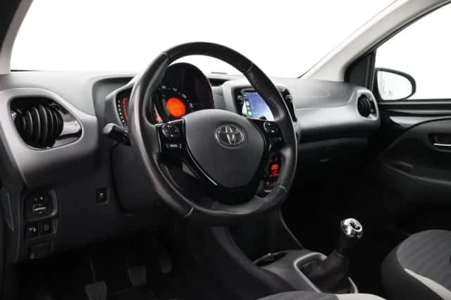 Toyota Aygo (2020) thumbnail 2