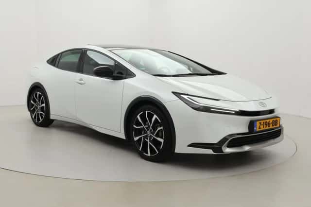 Toyota Prius (2023) thumbnail 1
