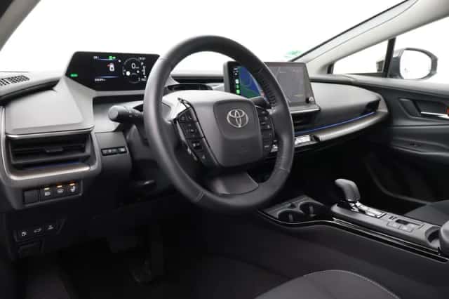Toyota Prius (2023) thumbnail 2