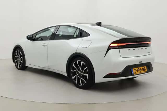 Toyota Prius (2023) thumbnail 4