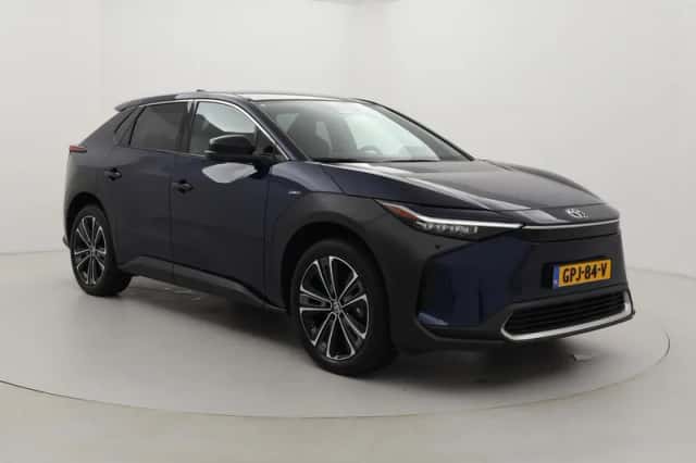 Toyota bZ4X (2024) thumbnail 1