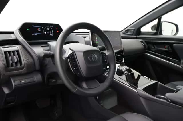 Toyota bZ4X (2024) thumbnail 3