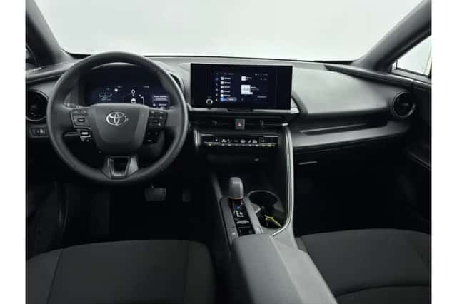 Toyota C-HR (2025) thumbnail 2