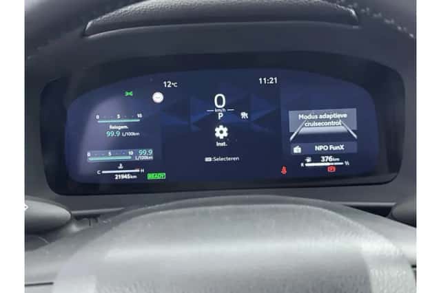 Toyota C-HR (2025) thumbnail 3