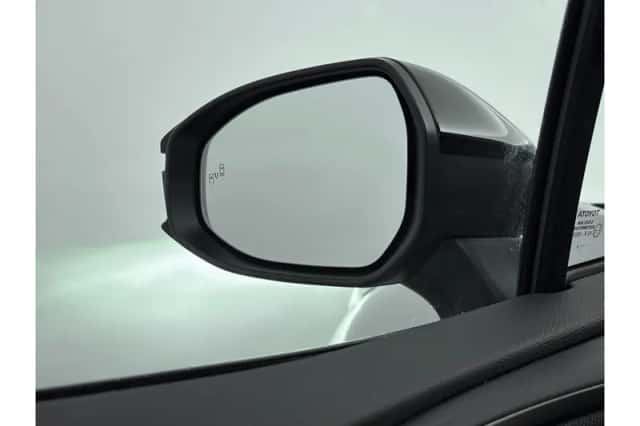 Toyota C-HR (2025) thumbnail 5