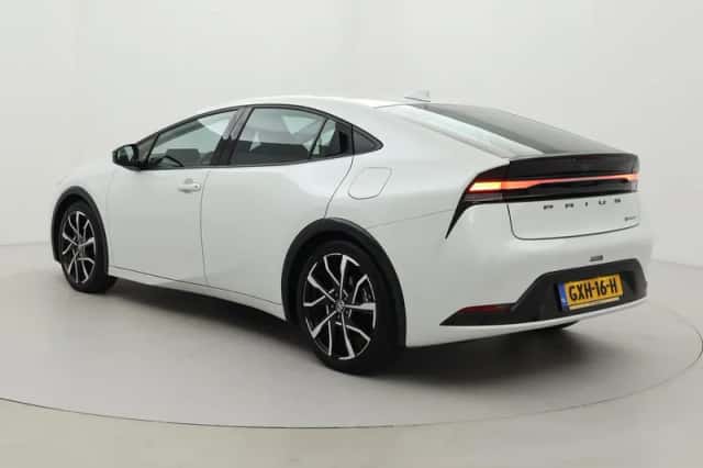 Toyota Prius (2024) thumbnail 4