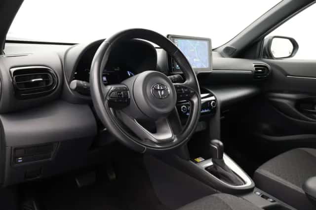 Toyota Yaris Cross (2023) thumbnail 2