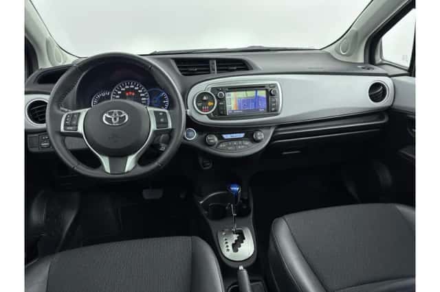 Toyota Yaris (2014) thumbnail 2