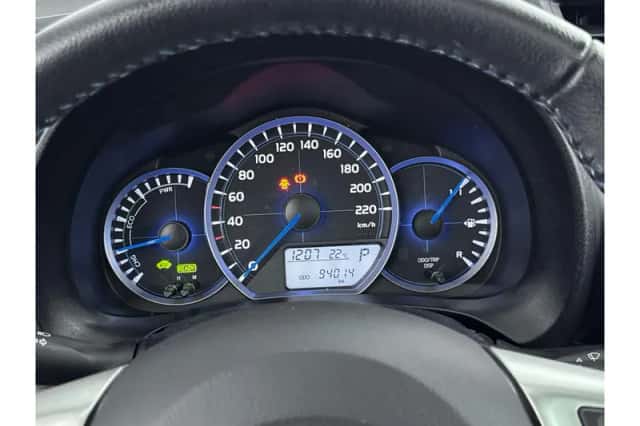 Toyota Yaris (2014) thumbnail 3
