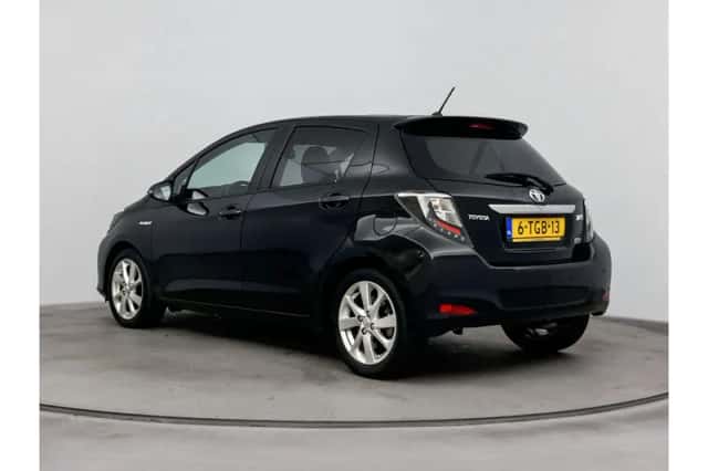 Toyota Yaris (2014) thumbnail 4