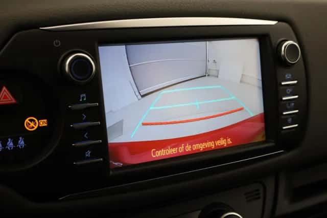 Toyota Yaris (2019) thumbnail 5