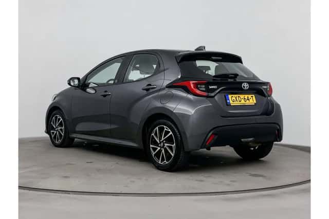 Toyota Yaris (2023) thumbnail 3