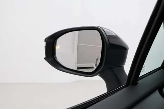 Toyota C-HR (2025) thumbnail 6