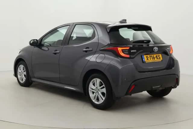 Toyota Yaris (2023) thumbnail 4