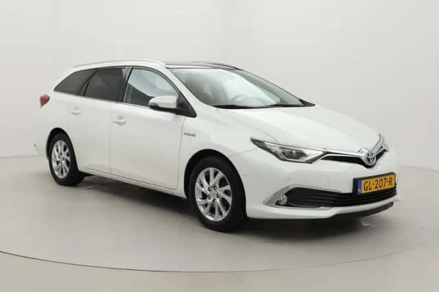 Toyota Auris (2015) thumbnail 1