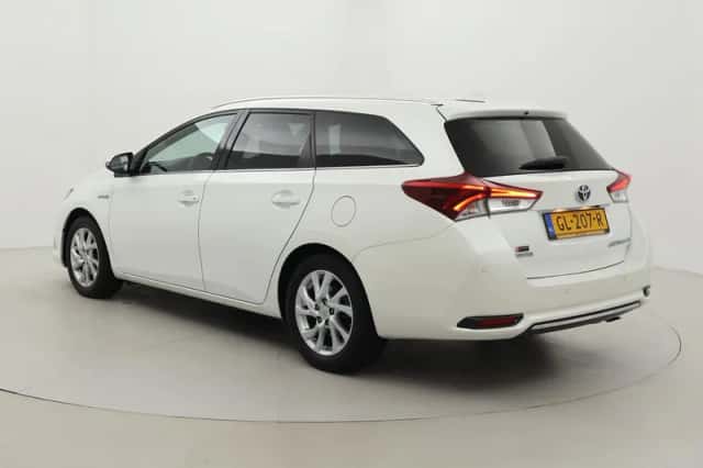 Toyota Auris (2015) thumbnail 4