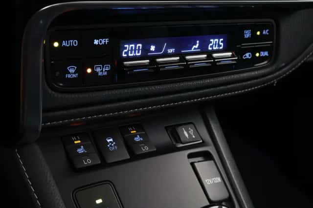 Toyota Auris (2015) thumbnail 6