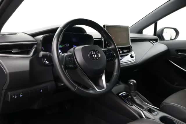 Toyota Corolla (2023) thumbnail 2
