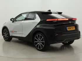 Toyota C-HR (2025) thumbnail 4