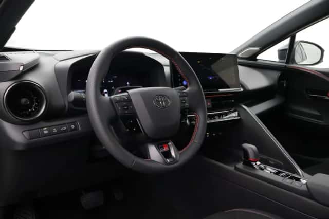 Toyota C-HR (2025) thumbnail 2