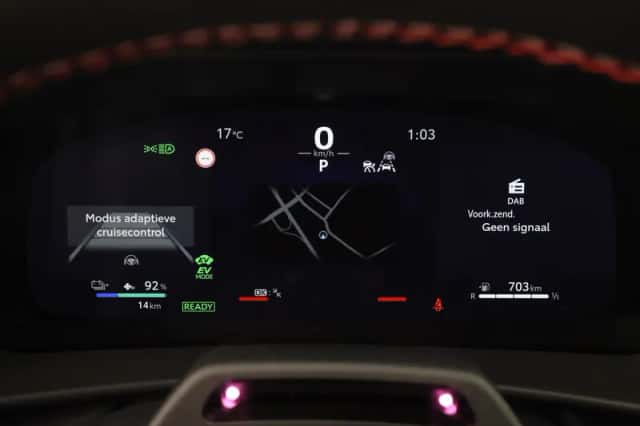 Toyota C-HR (2025) thumbnail 3