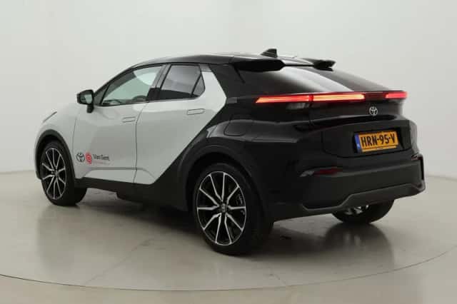 Toyota C-HR (2025) thumbnail 4