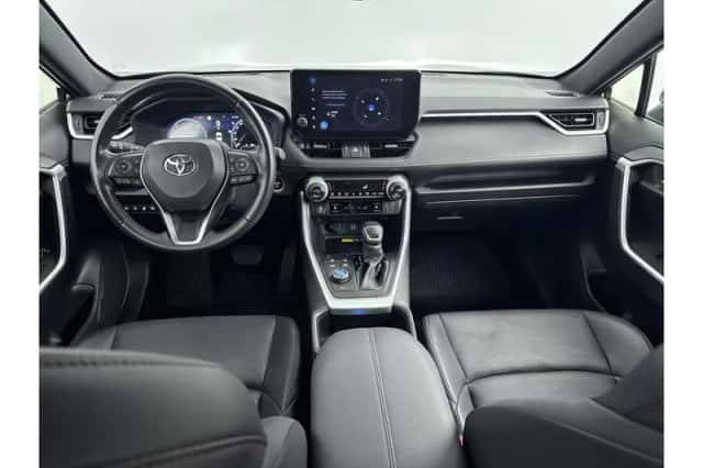 Toyota RAV4 (2023) thumbnail 2