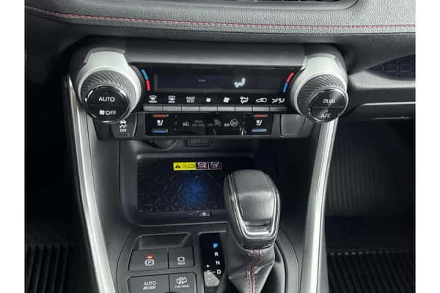 Toyota RAV4 (2023) thumbnail 6