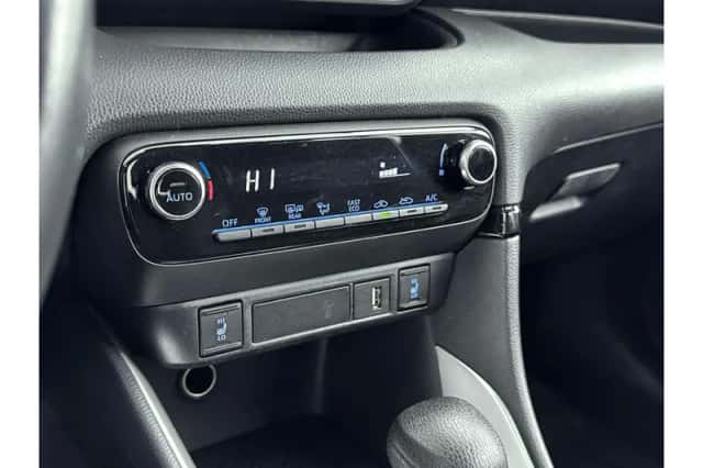 Toyota Yaris (2023) thumbnail 6